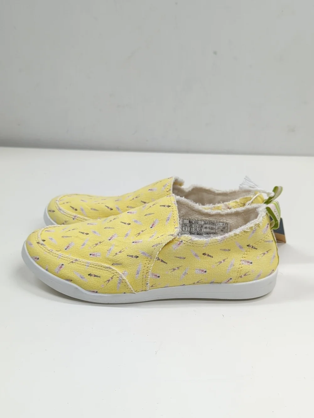 New Vionic Beach Malibu Slip-On Canvas Sneakers Women's Size 5